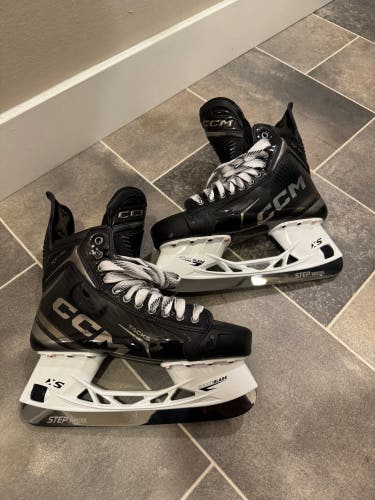 2025 CCM Tacks XF Pro Hockey Skates Regular Width 9 (New)