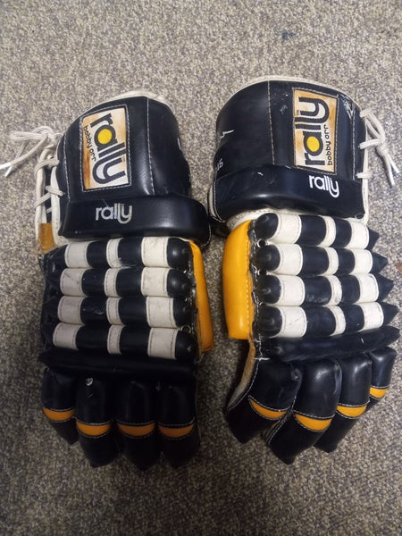 Vintage Rally Bobby Orr Hockey Gloves (Used)