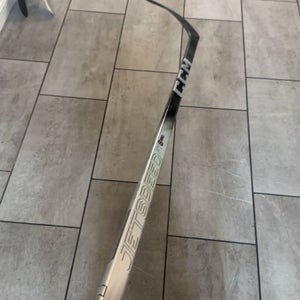 Intermediate CCM JetSpeed FT8 Pro Right Handed Hockey Stick P29 (slightly used) in great condition