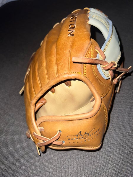 Easton Morgan Stuart Signature Professional Collection RH Softball Glove 11.75" (Used)