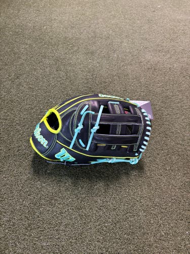 Wilson RH Outfield A2000 Baseball Glove 12.5" (New)