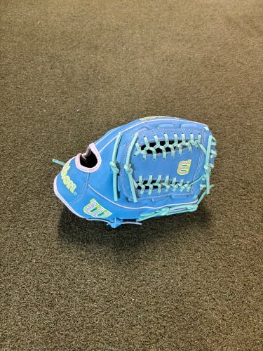 Wilson RH Pitcher's A2000 Softball Glove 12" (New)