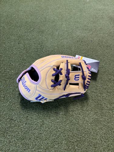 Wilson RH Infield A2000 Softball Glove 12" (New)
