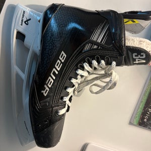 Bauer Vapor Hyperlite 2 Hockey Skates Regular Width Pro Stock 9.5 (Used)