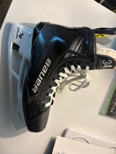 Bauer Vapor Hyperlite 2 Hockey Skates Regular Width Pro Stock 9.5 (Used)