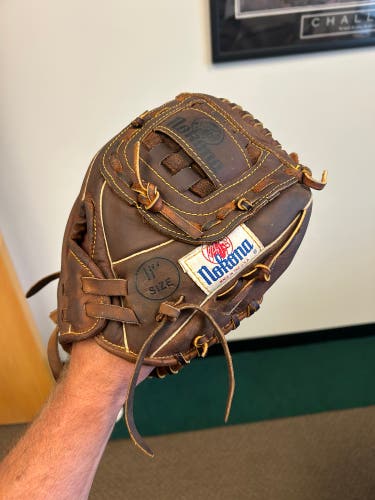 Nokona AMG-100X RH Baseball Glove 11" (Used)