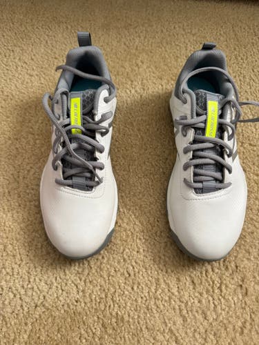 White Women's Size M 7.5 (W 8.5) Adult New Balance Low Top Turf Cleats (New)