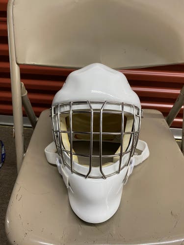 Junior Vaughn VM7500 Goalie Mask 6-3/8 : 6-5/8 (Used)