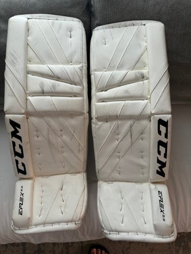 26" CCM Extreme Flex 5.5 Goalie Leg Pads (Used)