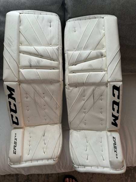 26" CCM Extreme Flex 5.5 Goalie Leg Pads (Used)