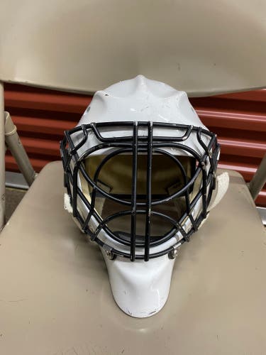 Senior SIZE XS 2022 Small Sportmask T3 Goalie Mask (Used)
