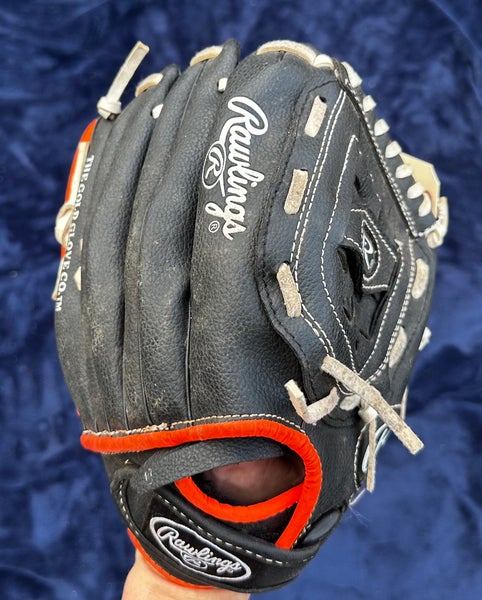 Black Rawlings Player series RH Pitcher's Baseball Glove 10.5" (Used)