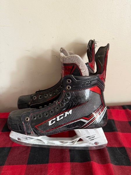 CCM JetSpeed FT1 Hockey Skates Regular Width 8.5 (Used)