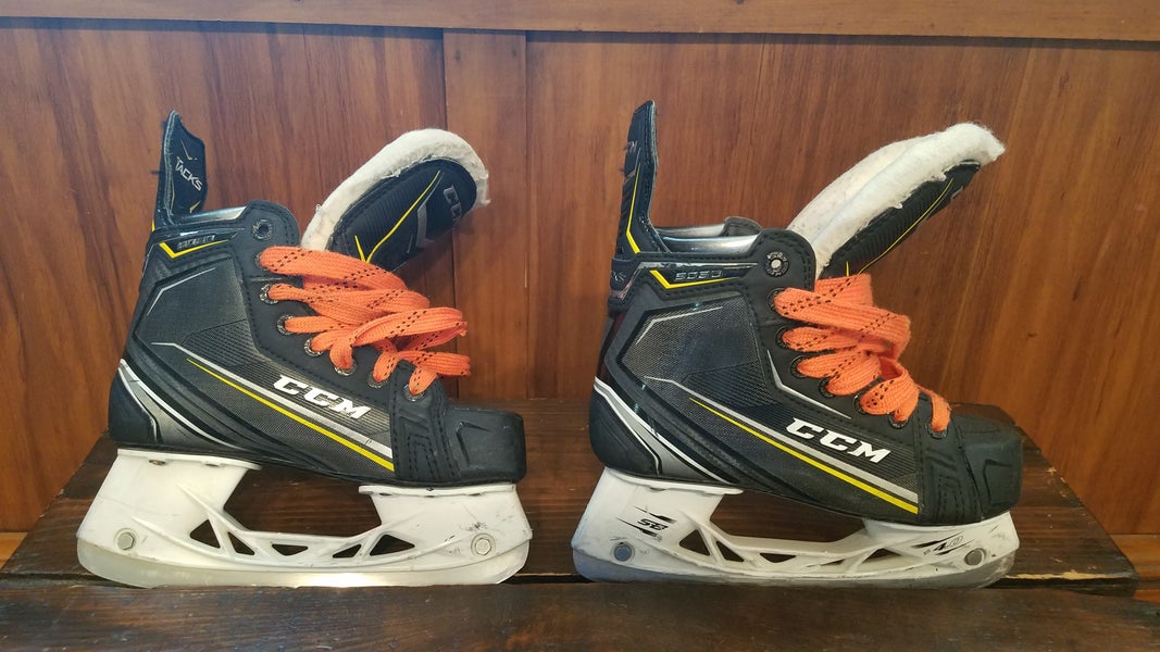 CCM Tacks 9080 Hockey Skates Regular Width Size 2 Junior (Used)