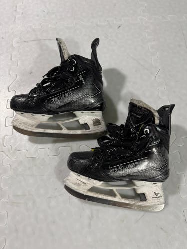 2025 Bauer Supreme M50 Pro Hockey Skates Size 2.5 (Used)