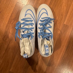 White UNC Custom Cleats Unisex Size M 9.5 (W 10.5) Nike Huarache Mid Top (New)