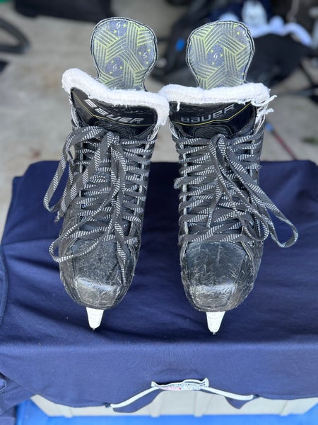 2024 Bauer Supreme M40 Hockey Skates 8.5 (Used)