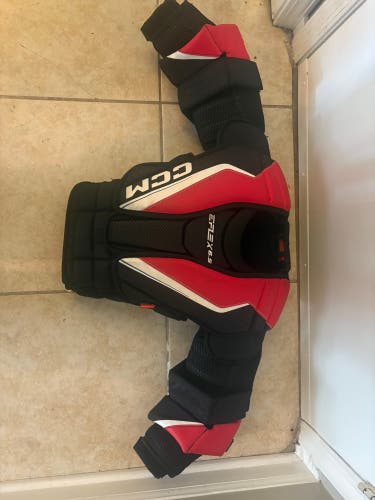 Large/Extra Large CCM Extreme Flex E6.5 Goalie Chest Protector (Used)