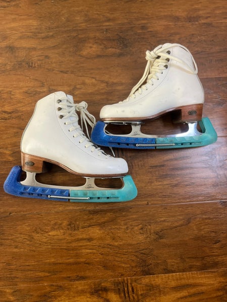 Riedell Figure Skates A Junior 2.5 (Used)