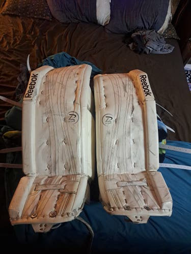 Reebok 35+ leg pads