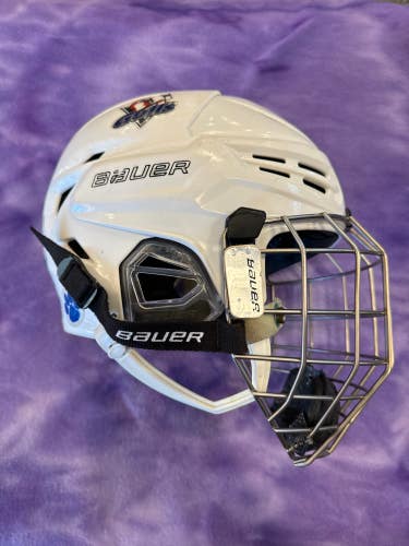 White Small Bauer Re-Akt 95 Helmet (Used)
