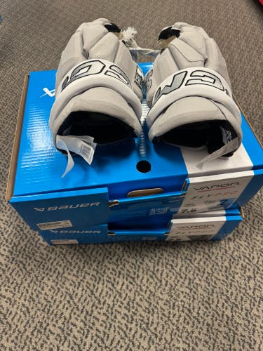 Bauer Hockey Skates 7.5 (New)