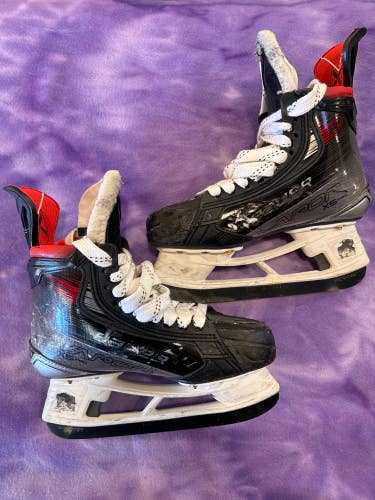 Bauer Vapor X5 Pro Hockey Skates | Intermediate 4.5 Fit 2 (Used)
