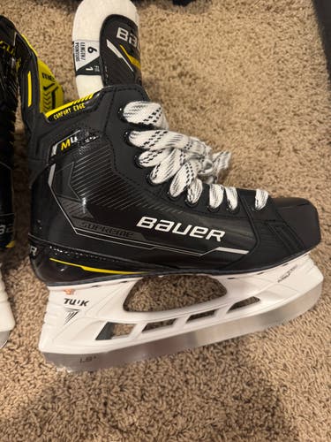 2024 Bauer Supreme M4 Hockey Skates 6 (Used)