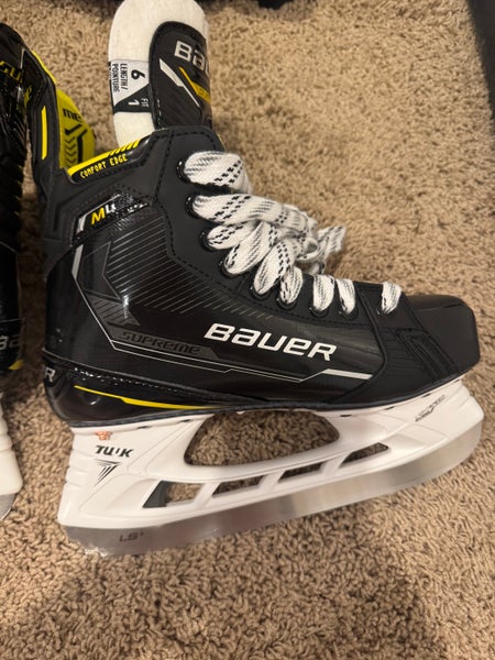 2024 Bauer Supreme M4 Hockey Skates 6 (Used)