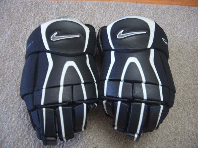 Hockey Gloves-Excellent Condition Senior Nike Quest 2 Hockey Gloves 14.5"