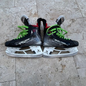 2024 Bauer Vapor X5 Pro Hockey Skates Regular Width Size 3.5 (Used)