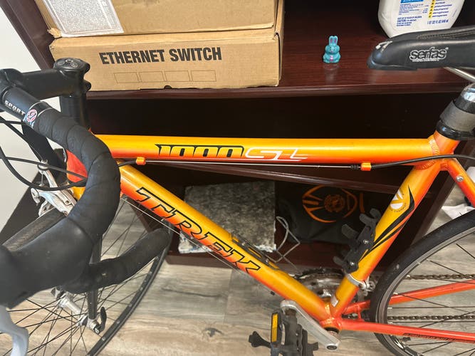 Women's 2000 Trek Road Bike (Used)
