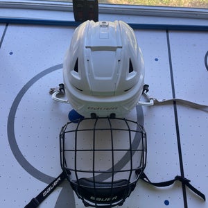 Medium Bauer Re-Akt 150 Helmet (Used)