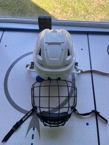 Medium Bauer Re-Akt 150 Helmet (Used)
