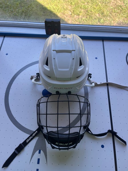 Medium Bauer Re-Akt 150 Helmet (Used)