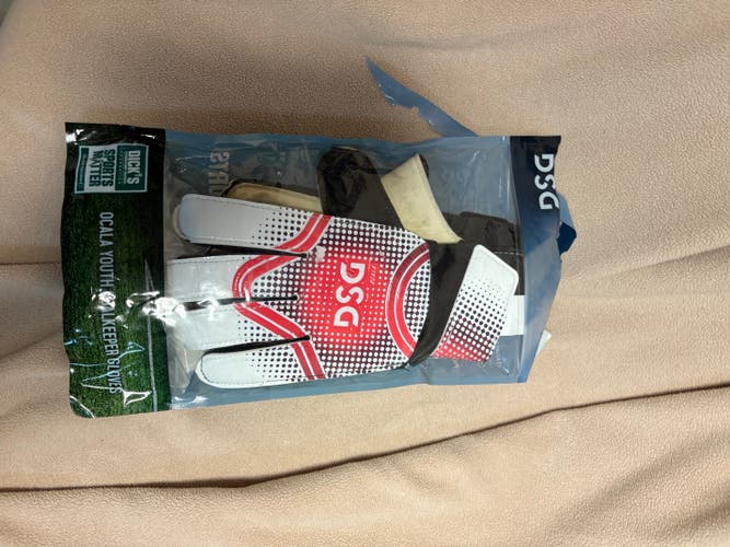 DSG Ocala size 5 Goalie Gloves (Used)