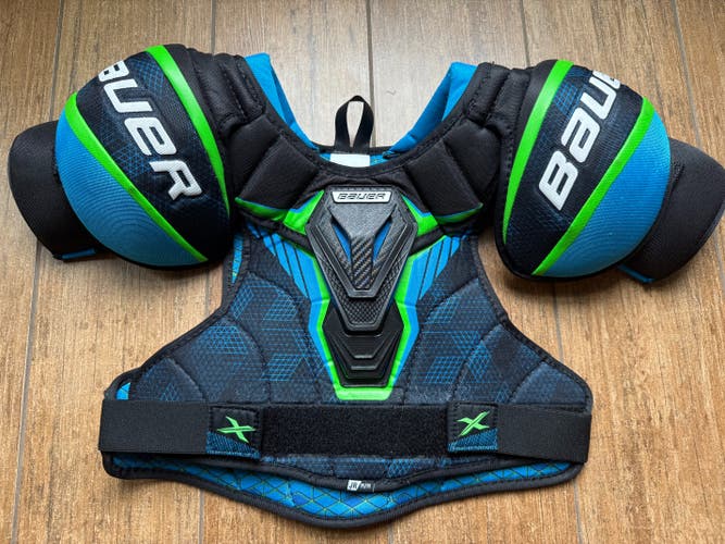 Bauer X Shoulder Pads - Junior Youth Medium (used - good condition)