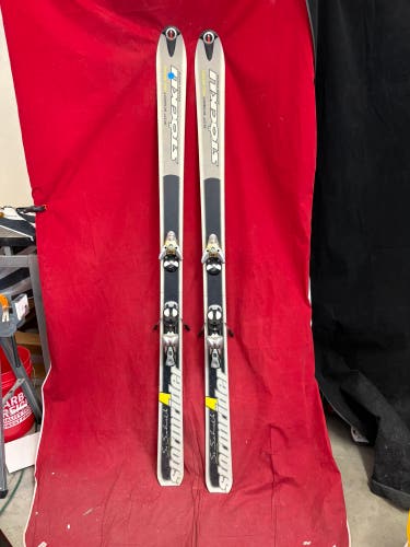 Skis: Stöckli Laser SC Skis, 186cm
Bindings: Salomon
Binding Range: 308-330mm
All Mountain,