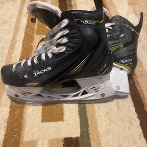 2014 CCM Tacks 4052 Hockey Skates Wide Width 9 (Used)
