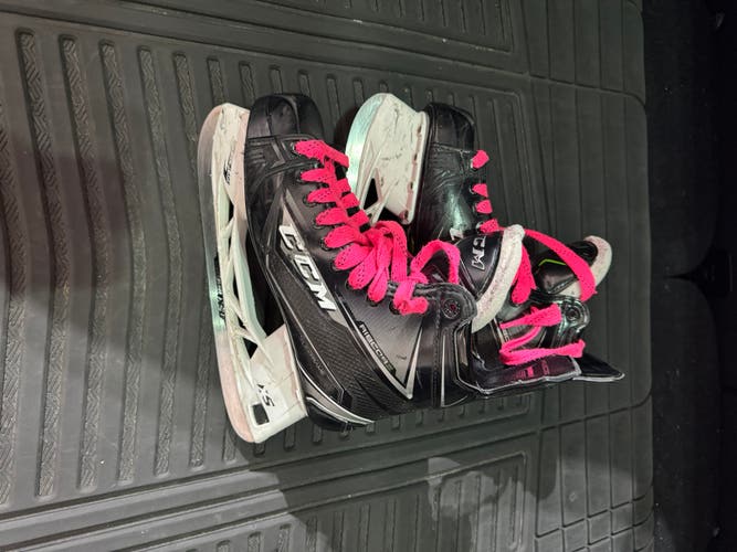 Senior CCM RibCor 78K Hockey Skates Regular Width Size 9.5