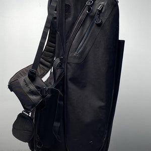 Taylormade Flex Tech Lite Stand Bag Black 4-Way Divide Dual Strap Golf Bag