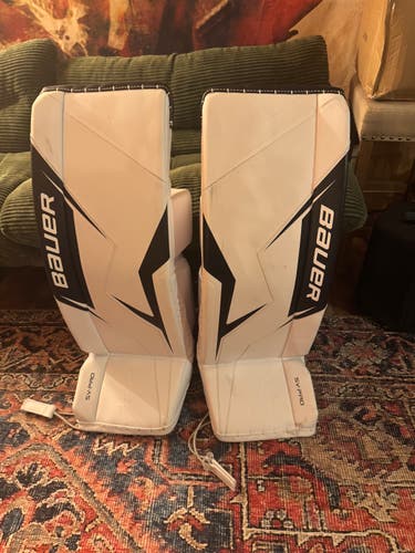 Medium 2025 Bauer Sv-Pro Goalie Leg Pads (Used)