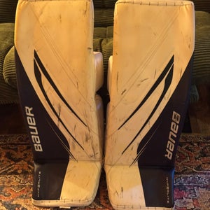 Medium 2023 Bauer Hyperlite 2 Goalie Leg Pads (Used)