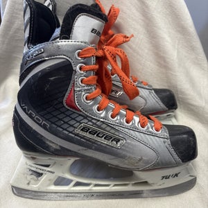 Int Junior Size 5 Bauer Vapor X:20 Ice Hockey Skates. Excellent Condition.