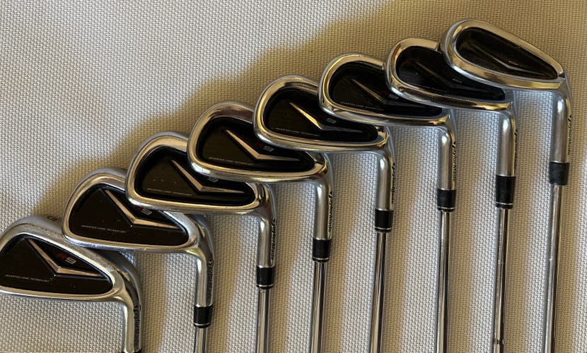 Men's 2009 TaylorMade R9 Right Handed Iron Set Regular Flex Steel Shaft (Used)