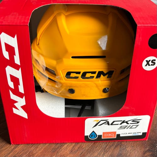 XS CCM Tacks 910 Helmet (New)