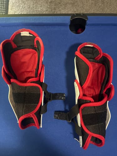 Junior Bauer Vapor 9" Shin Pads (Used)