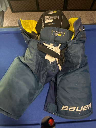 Junior Small Bauer Supreme 3S Hockey Pants (Used)