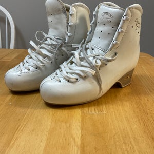 EDEA Figure Skates B Adult 7 (Used)