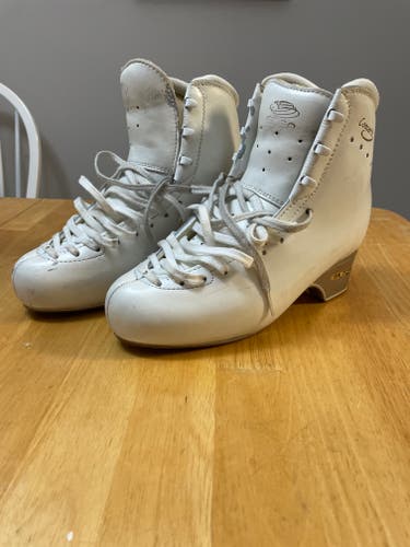 EDEA Figure Skates B Adult 7 (Used)